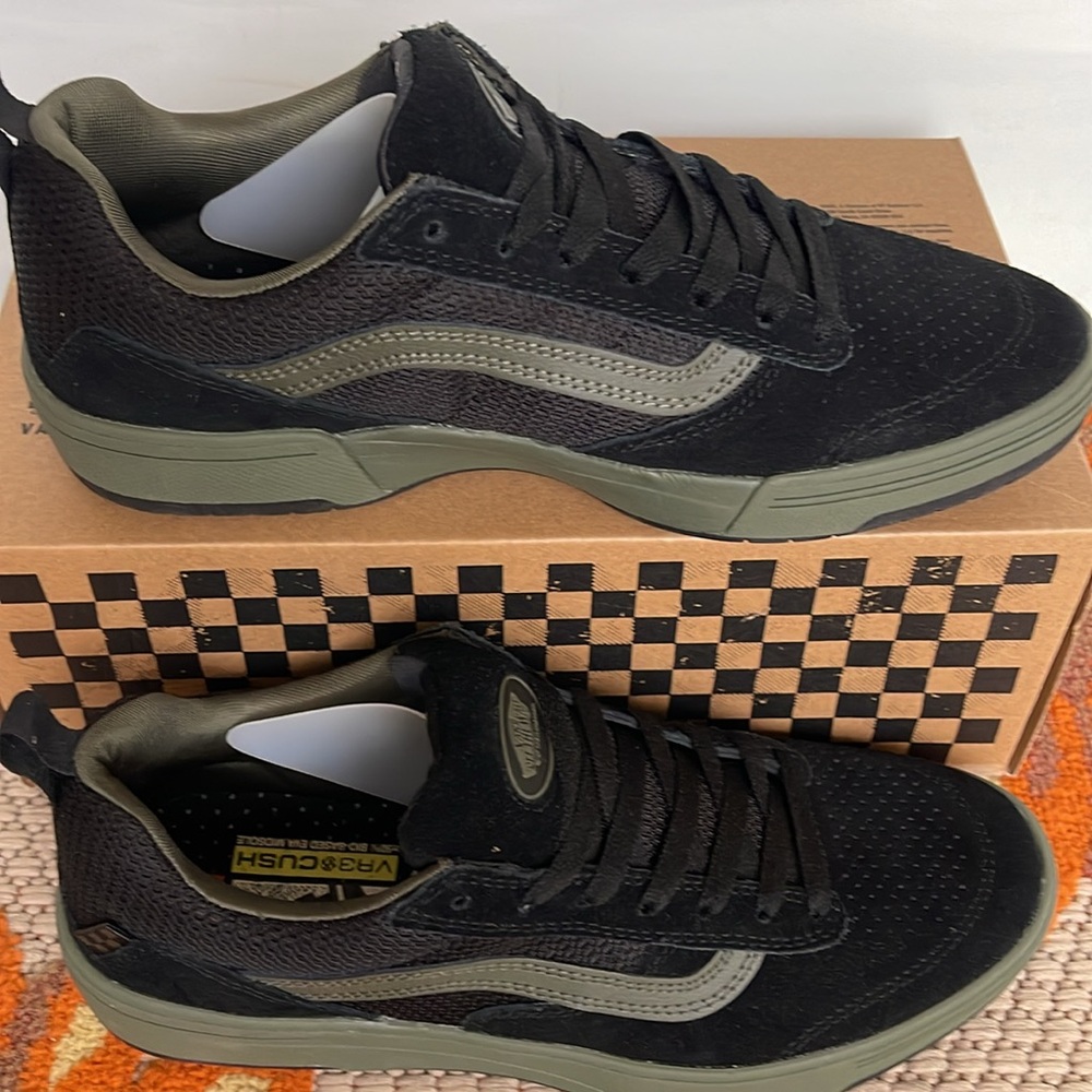Vans WMNS Zahba
Fatigue/Black
VN0007QQFTB
SNEAKERS - Picture 3 of 16